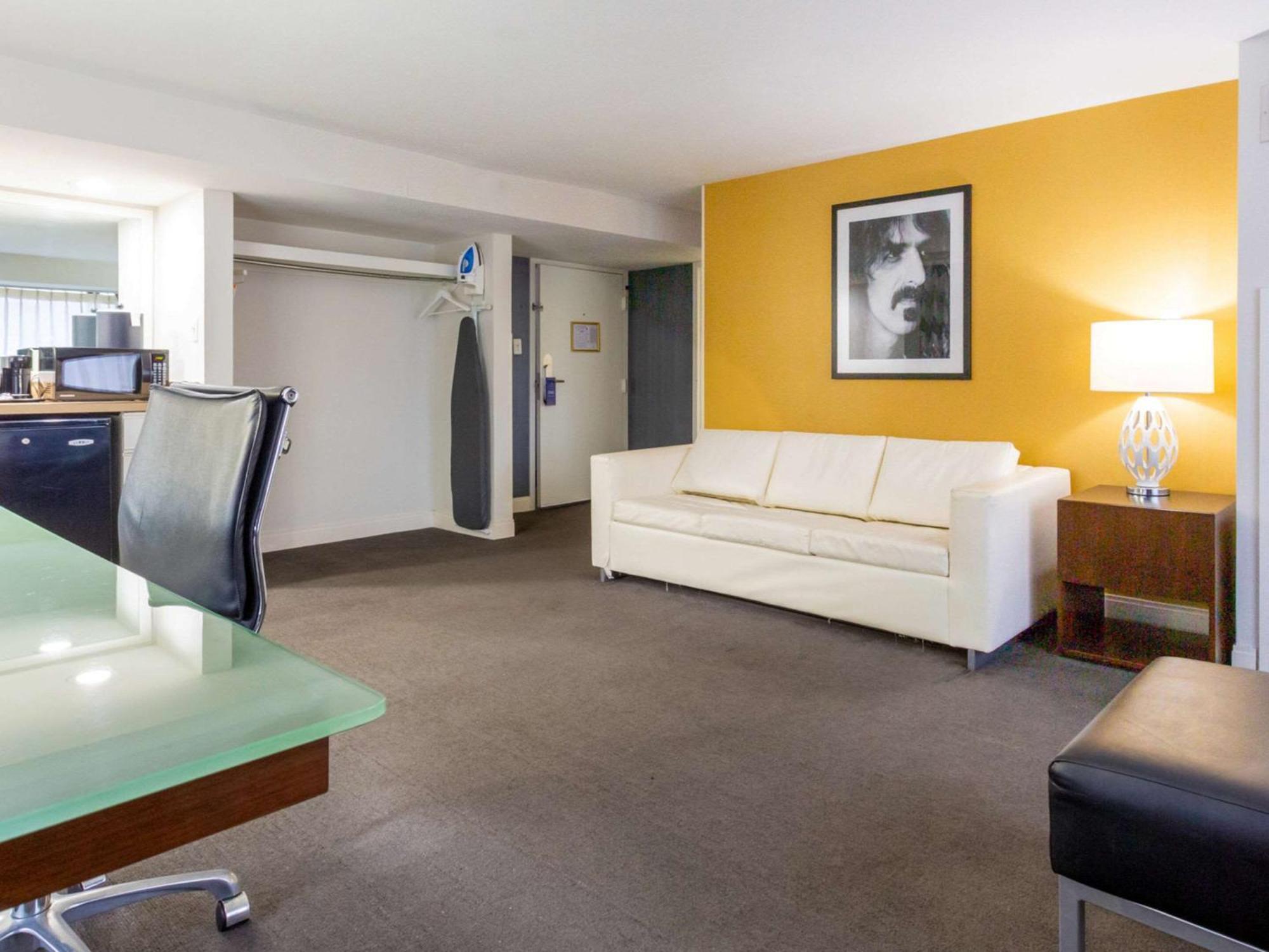 Comfort & Inner Harbor Hotel 3*