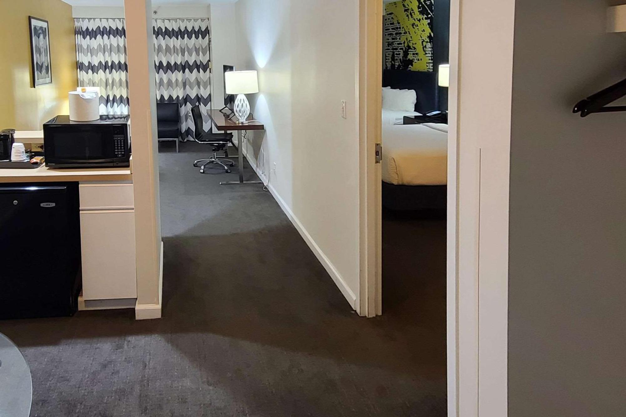 Comfort & Inner Harbor Hotel