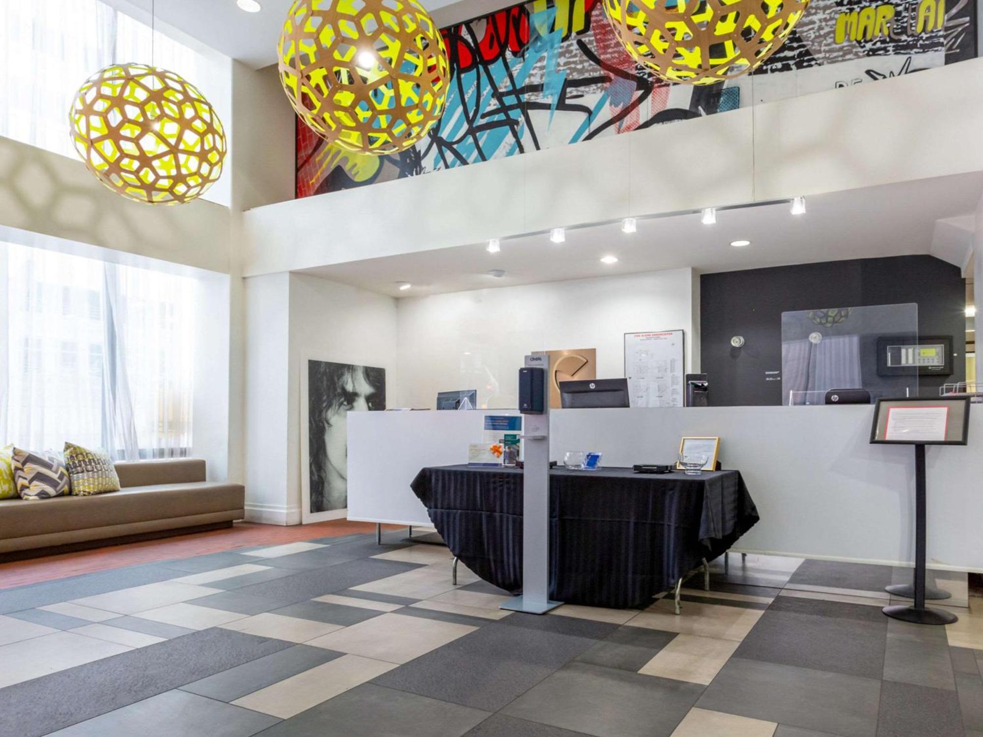 Comfort & Inner Harbor Hotel